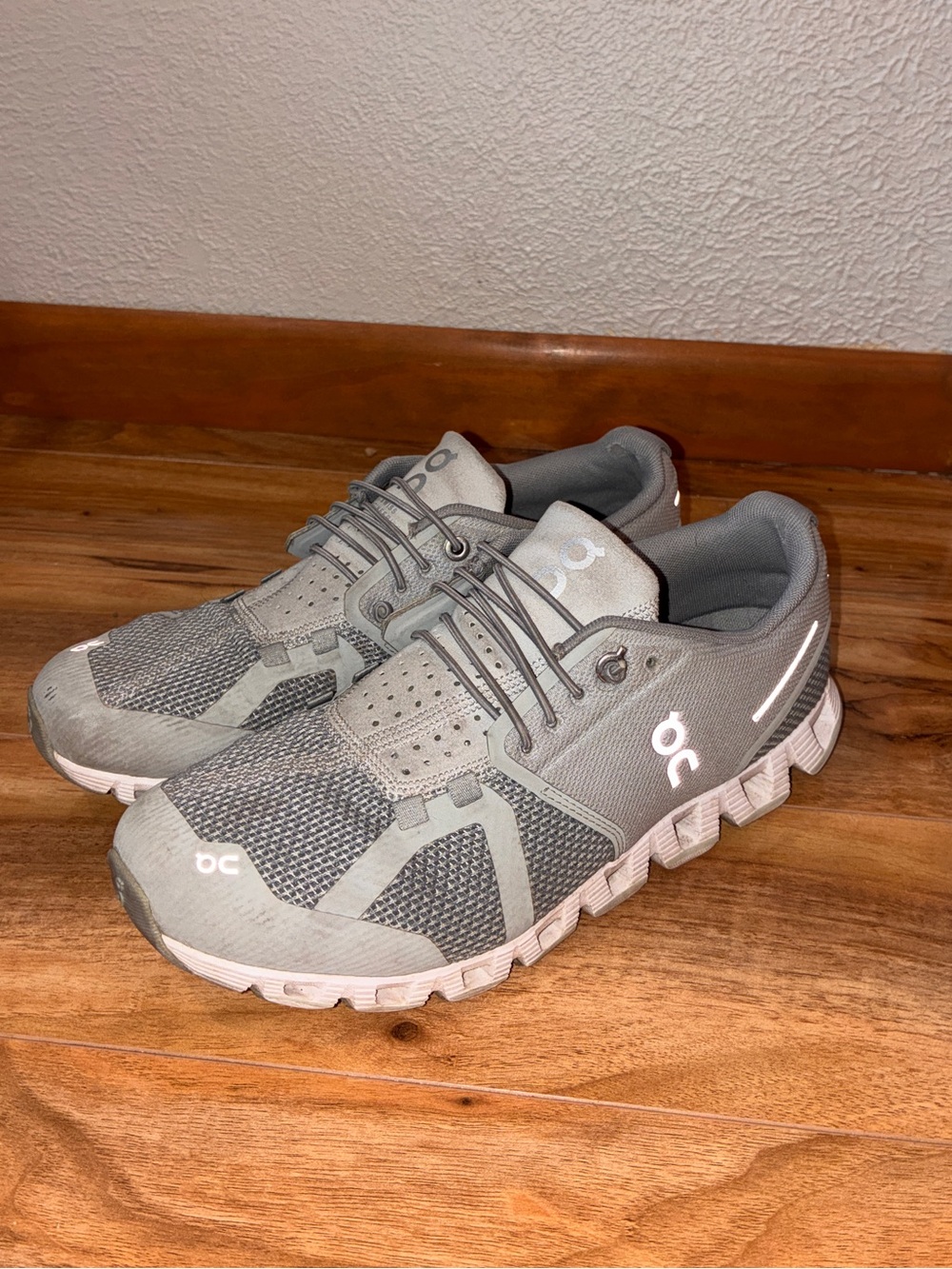 On Cloud 5 Women’s Athletic Running Sneaker Shoes, gray - size 8